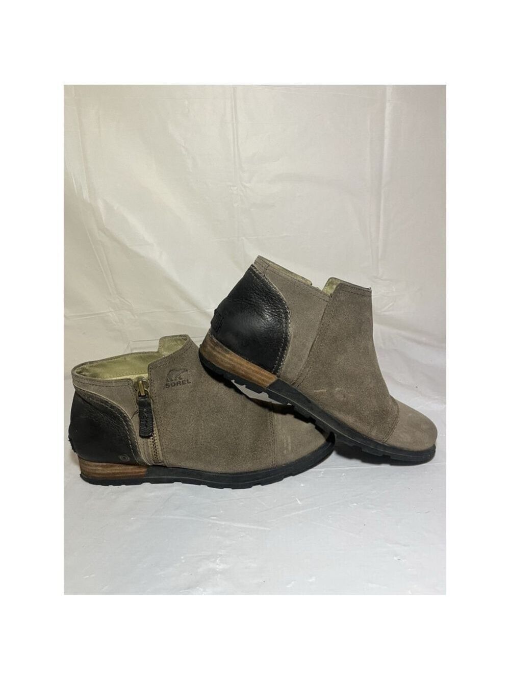Sorel Major Low Ankle Boot Suede Side Zip Size 8 NL2161-245